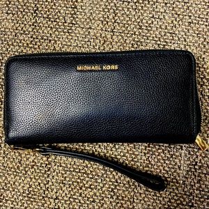 MICHAEL Michael Kors Leather Continental Wristlet
